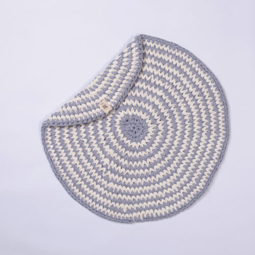 "All Around" handmade stripped rug/mat white + grey