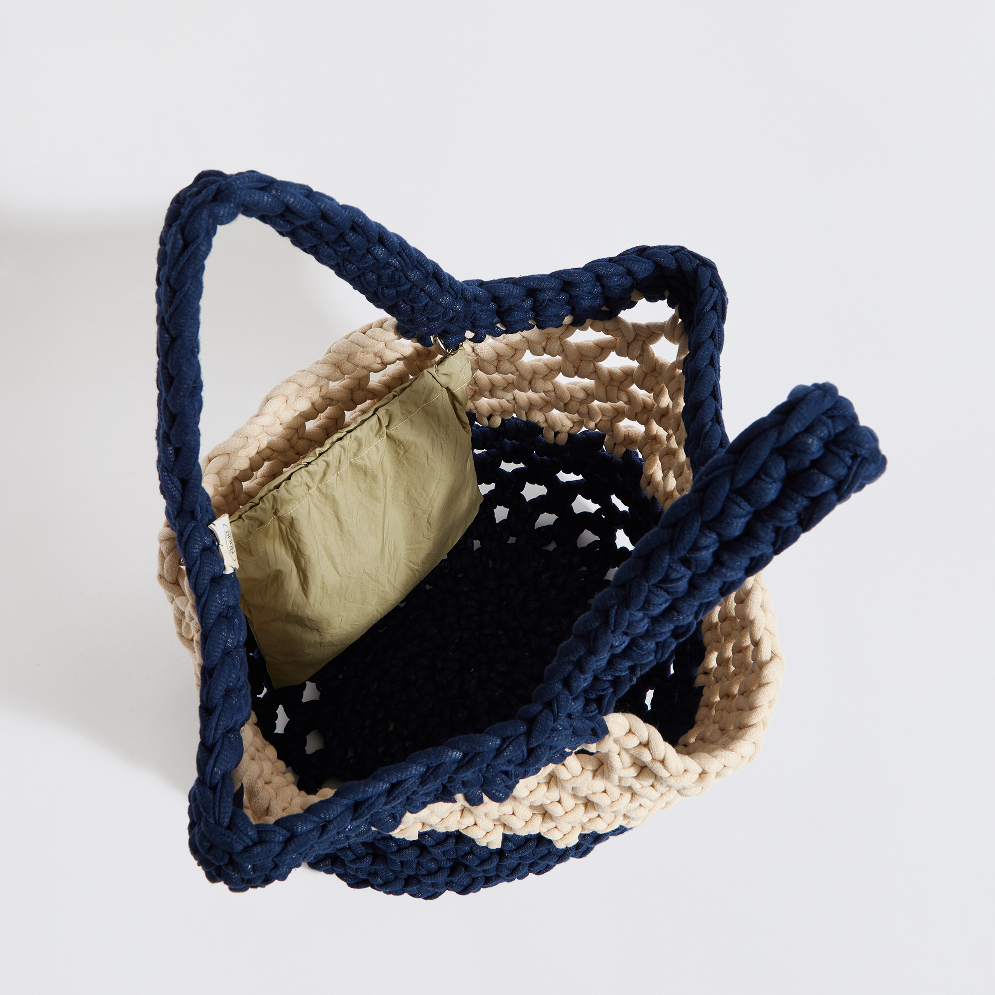 Ingrid grande with waterproof pouch_3