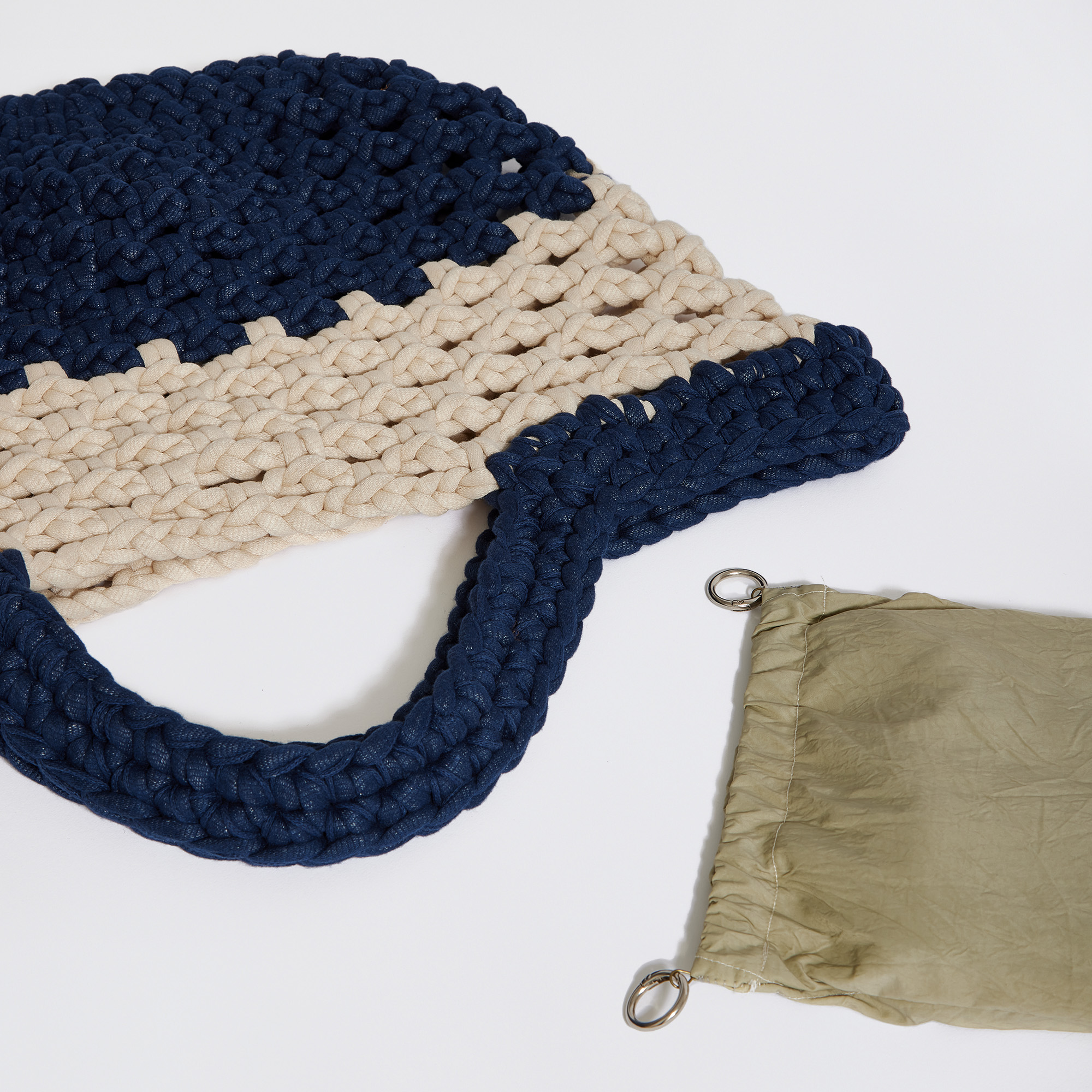 Ingrid grande with waterproof pouch_4