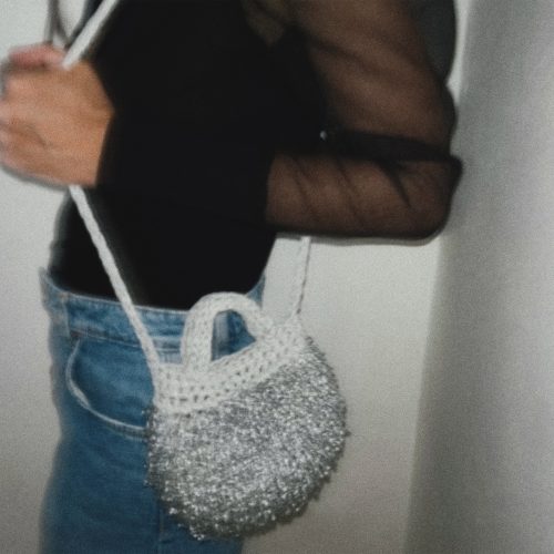 “Pebble metallic” crochet clutch with crossbody strap silver